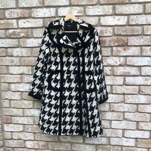 - -Laundry By Design Black and Ivory Heavy Coat